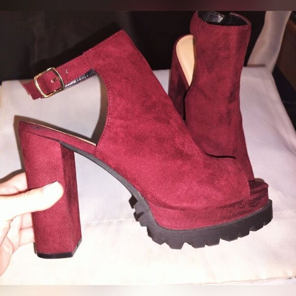 Wild Diva lounes burgundy 6" block heels, size 10 - Picture 4 of 10